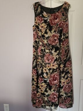 Black Label Bt Evan Picone Floral Sleeveless Midi Dress with Rose Print